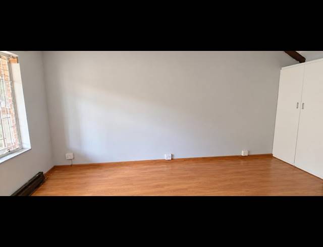 4 BEDROOM HOUSE FOR SALE IN ROOIHUISKRAAL